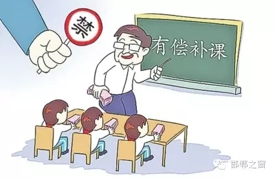 8月10日，記者接到家長(zhǎng)舉報(bào)，稱邯鄲市七色光水文小學(xué)未開(kāi)學(xué)，卻接到了學(xué)校補(bǔ)課通知。記者聯(lián)系了校方，該校負(fù)責(zé)人表示將立即停止補(bǔ)課，并將收取的費(fèi)用退還家長(zhǎng)。