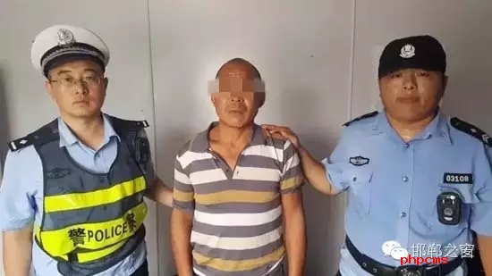 8月12日9時(shí)許，邯鄲大名鋪上高速口檢查站執(zhí)勤民警在對(duì)一輛由魏縣開往北京客車進(jìn)行安檢時(shí)，發(fā)現(xiàn)一名網(wǎng)上逃犯。經(jīng)核查，該男子為王某平，系涉嫌濫伐林木網(wǎng)上逃犯。該王于今年3月份在未有辦理《林木采伐許可證》的情況下，亂砍濫伐林木97棵。